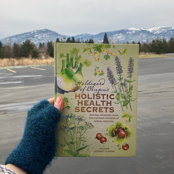 Other - Hildegard of Bingen's Holistic Health Secrets Book